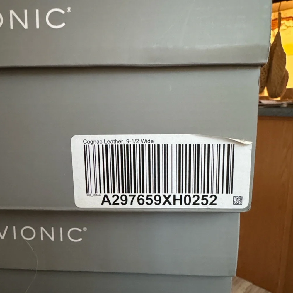 Vionic Millie toffee leather bootie w/silver buckle & side zipper - 9.5W - Picture 8 of 9